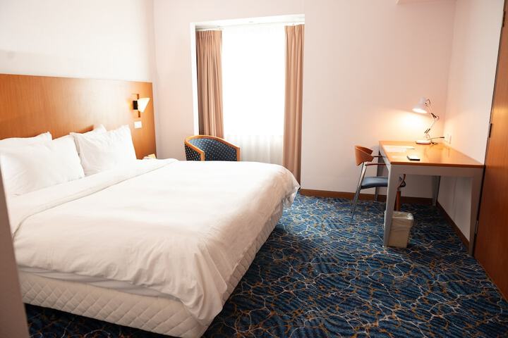 Room 10 of 40