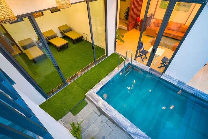 Pool 42 of 49
