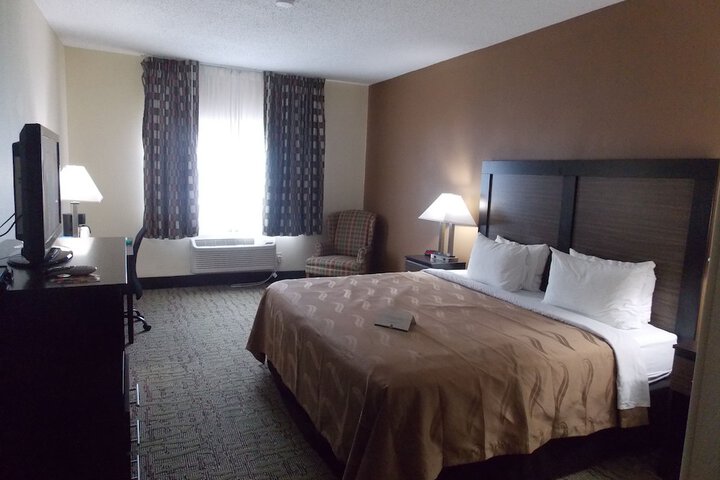 1 King Bed Business Room (14 of 24)