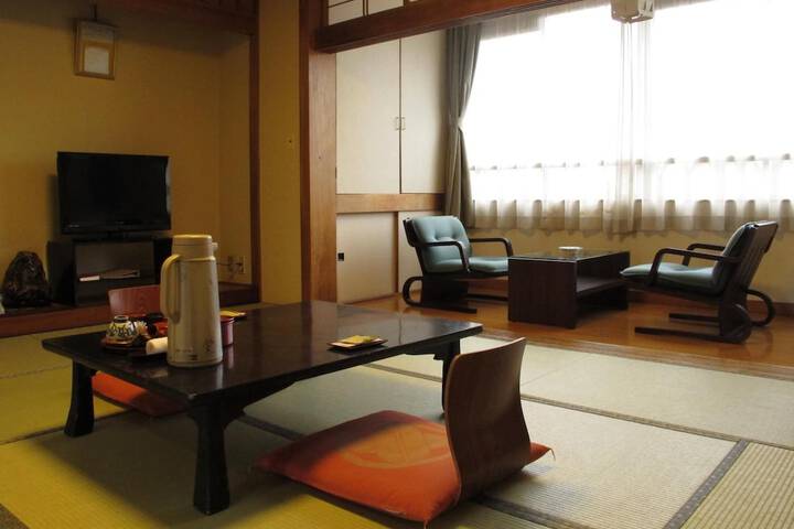 Room 16 of 33