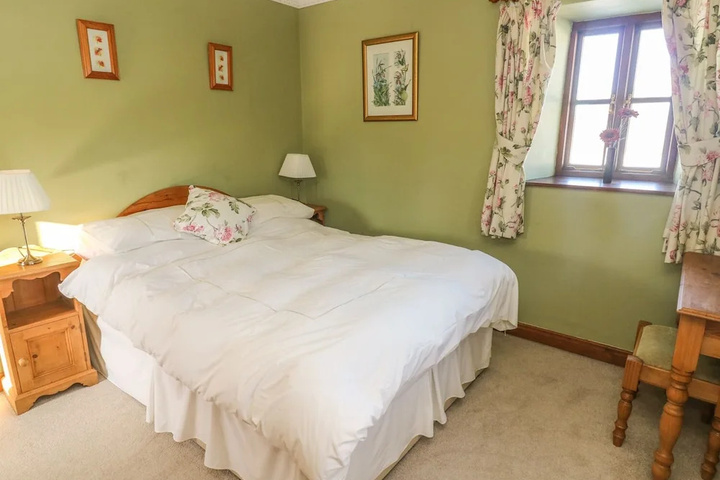 Room 5 of 13