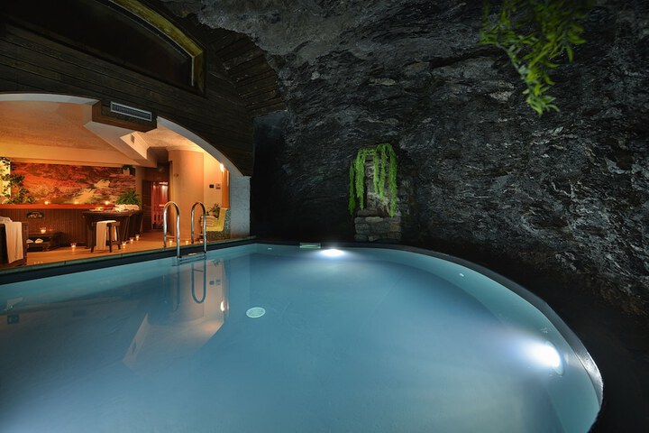Pools & Facilities