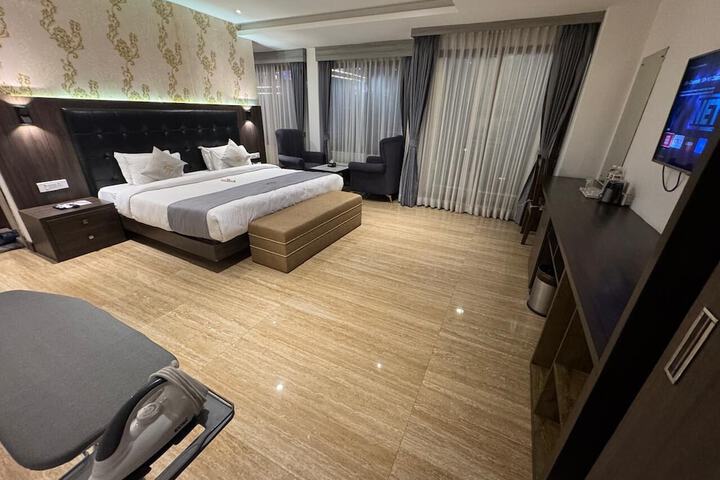 Room 7 of 29