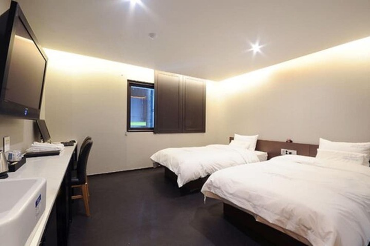Room 20 of 32