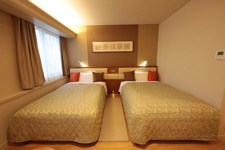 Room 13 of 93