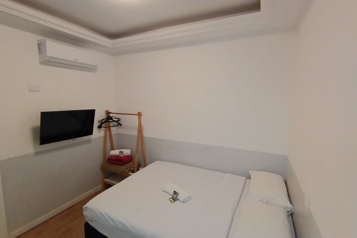 Room 5 of 118