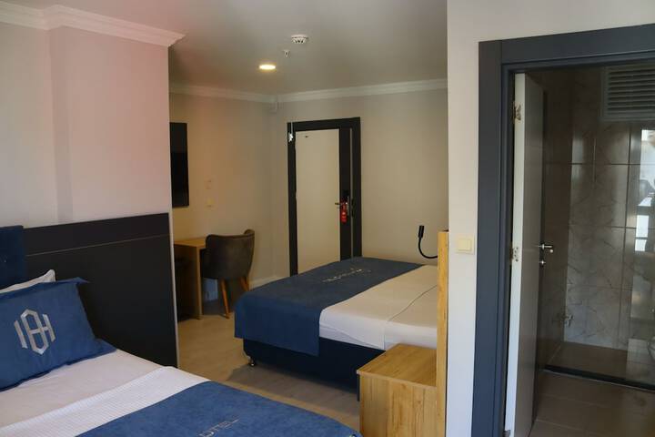 Room 26 of 90