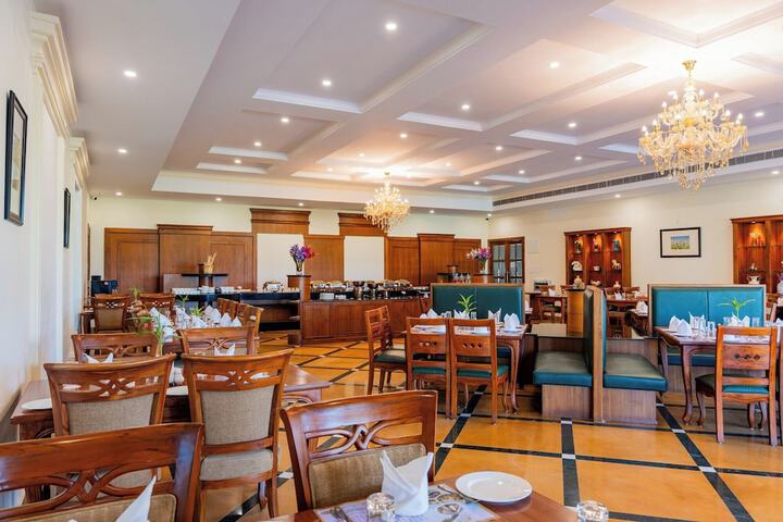 Dining 106 of 181