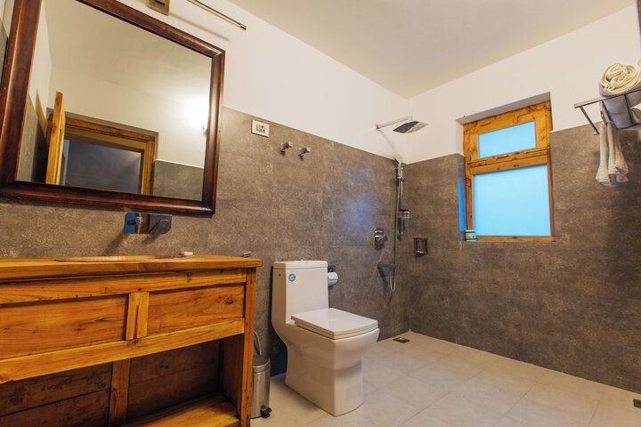 Room 9 of 18