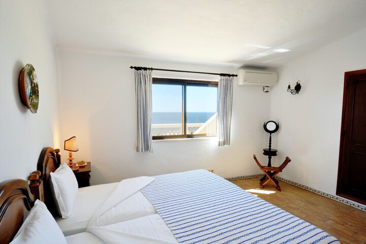 Room 3 of 142