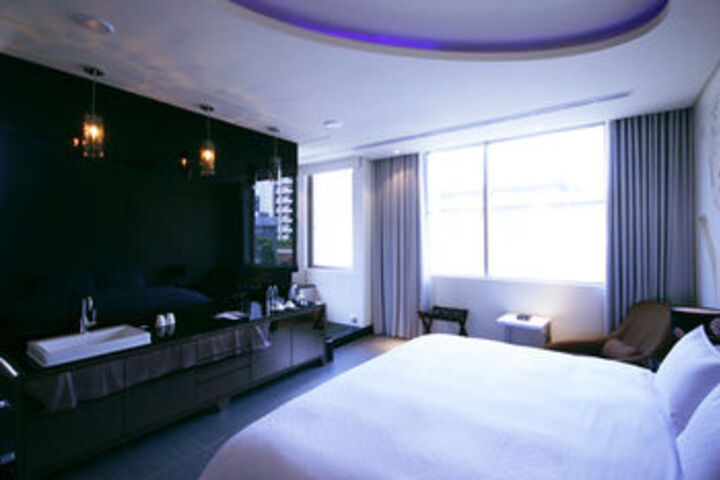 Room 18 of 49