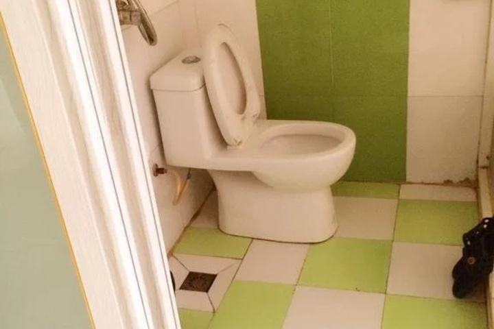 Room 7 of 10