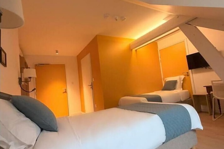 Room 9 of 24