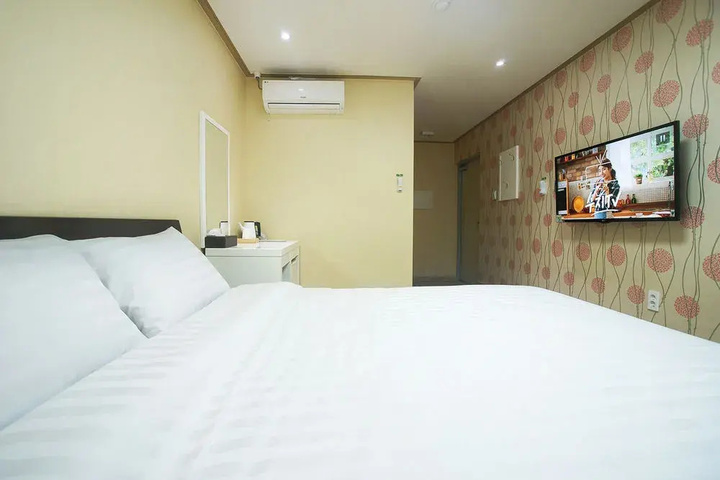 Room 7 of 20
