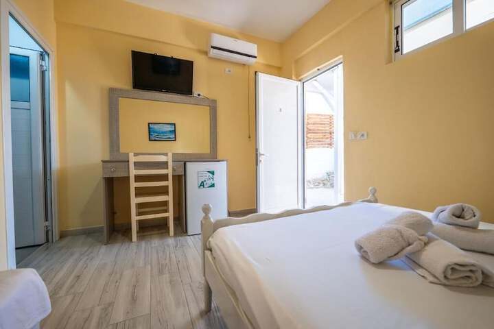 Room 40 of 83