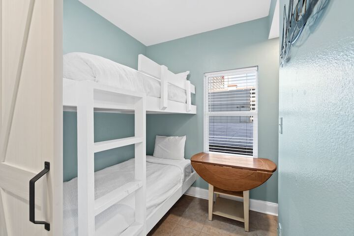 Room 34 of 151