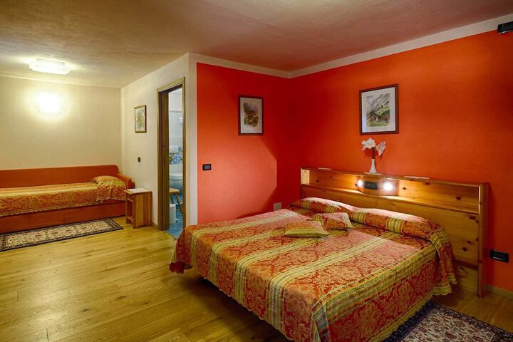 Room 4 of 27