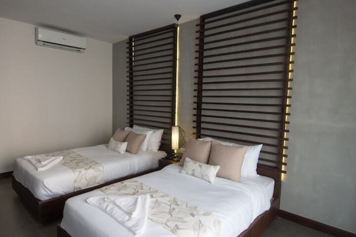 Room 33 of 104