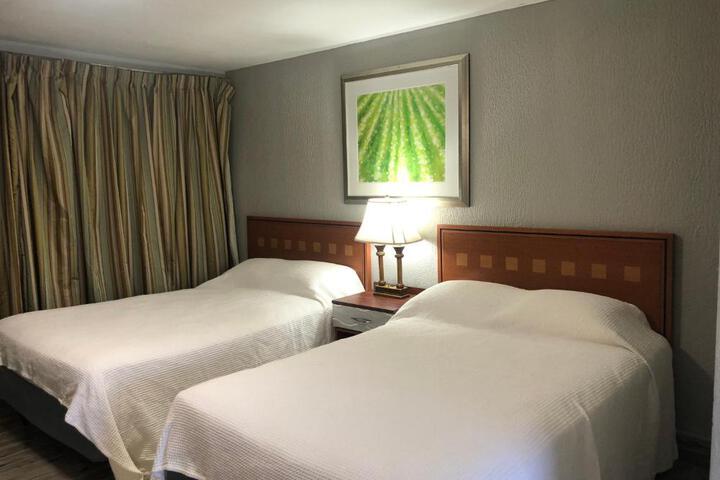 2 Double Beds (7 of 8)