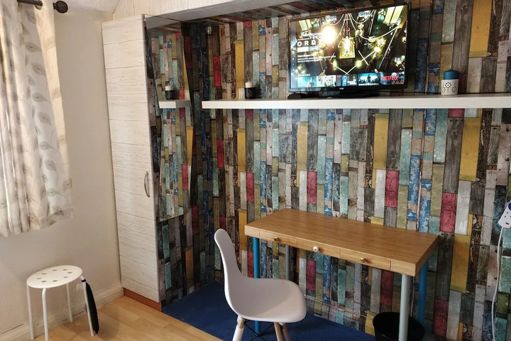 Room 8 of 14