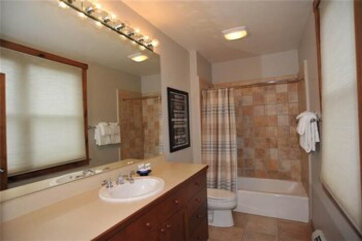 Room 5 of 38