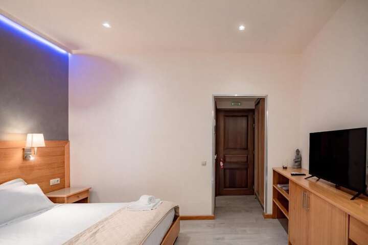 Room 18 of 73