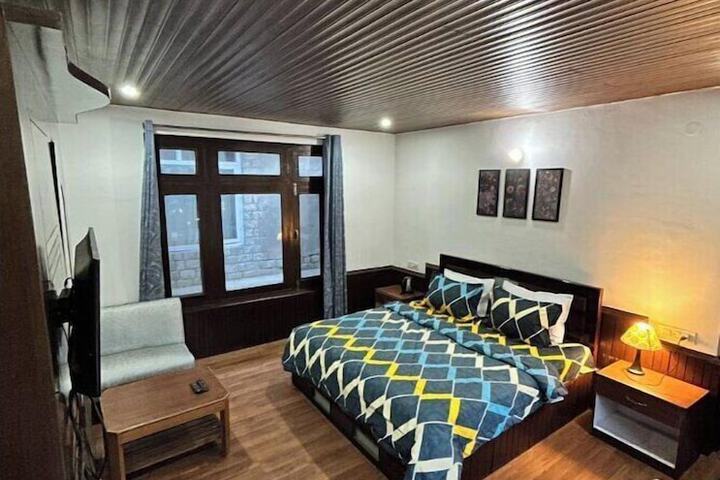 Room 3 of 34