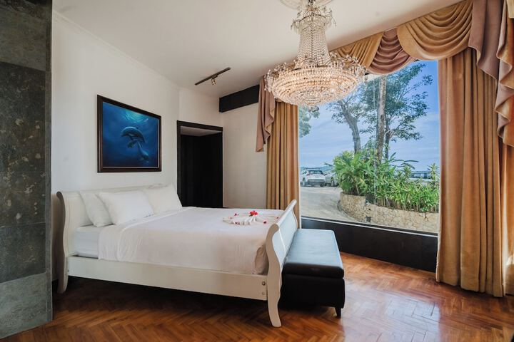 Room 15 of 40