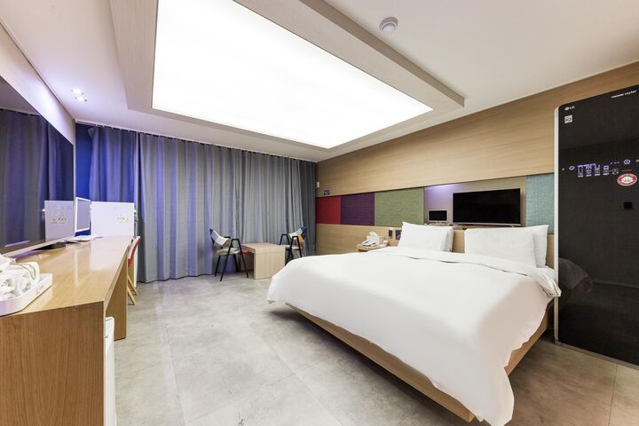 Room 47 of 120