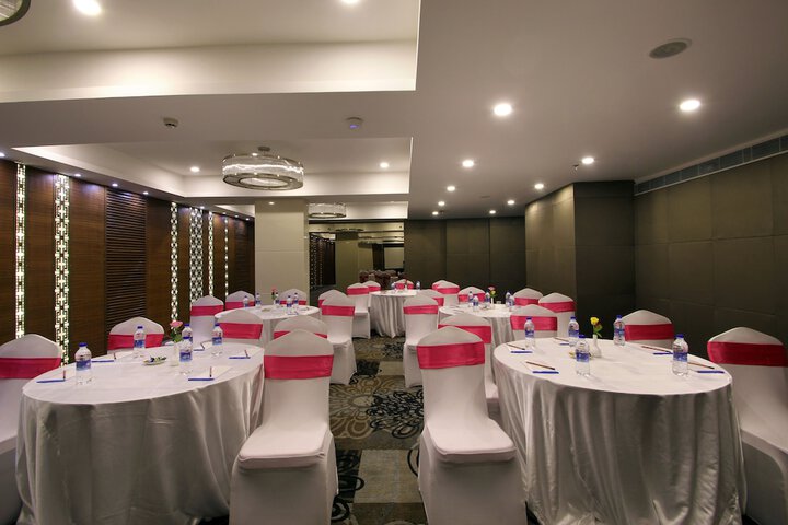 Ballroom/Hall 25 of 31