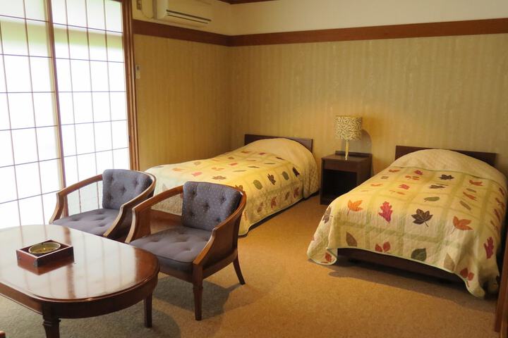 Room 8 of 32