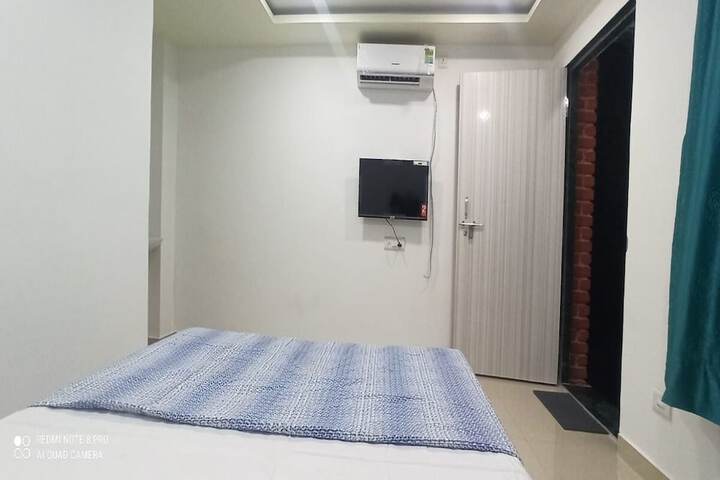Room 2 of 18