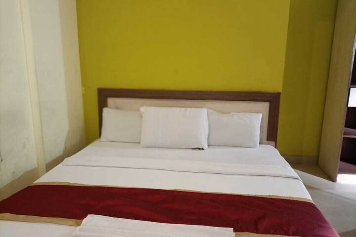 Room 5 of 6