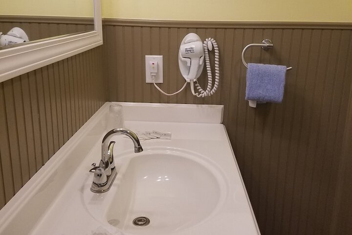 Room 25 of 37