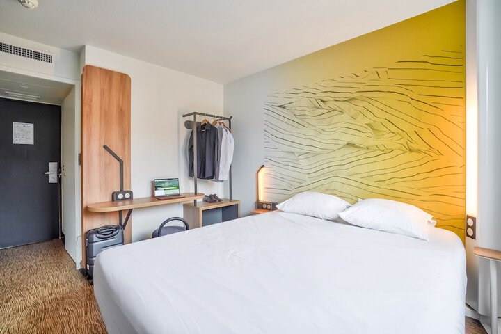 Room 11 of 40
