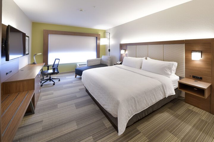 1 King Bed (9 of 9)