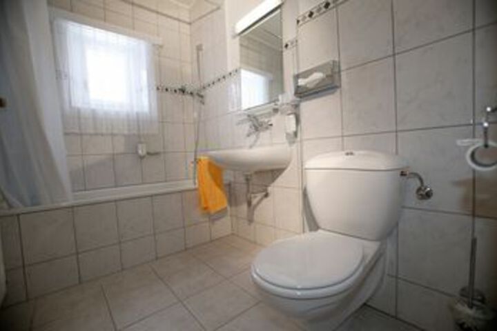 Room 4 of 23