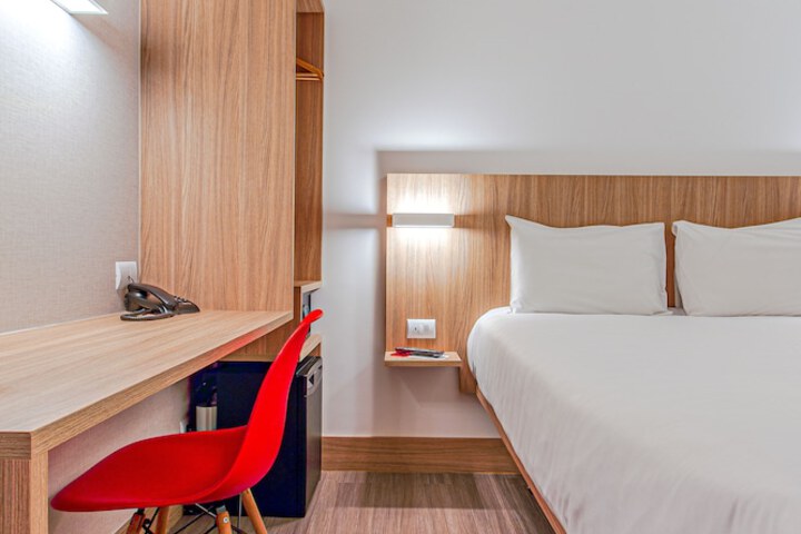 Room 12 of 37