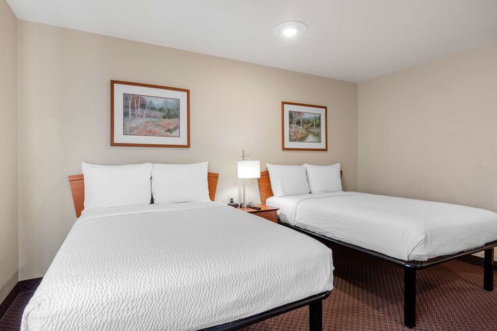 Double Accessible Queen Size Bed (18 of 19)