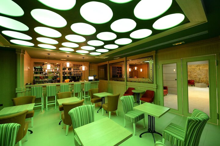 Lounge 63 of 72