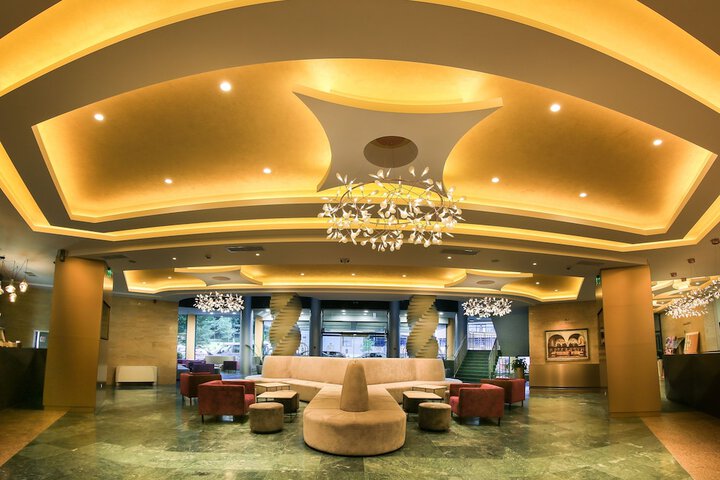 Entrance & Lobby