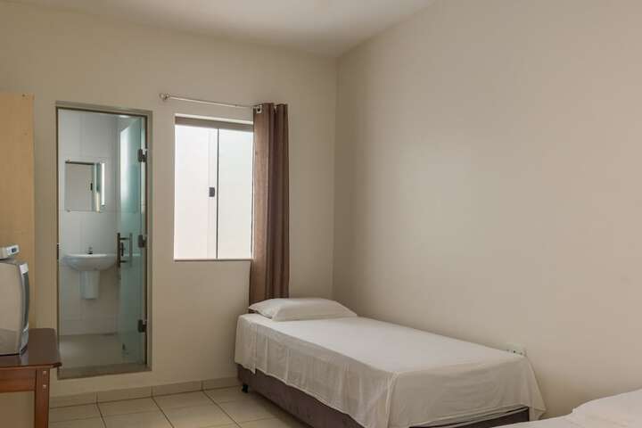 Room 6 of 18