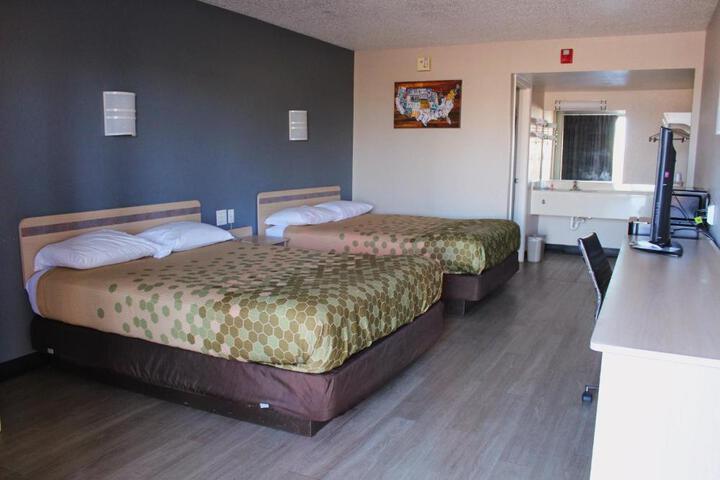 2 Queen Beds Accessible (3 of 8)