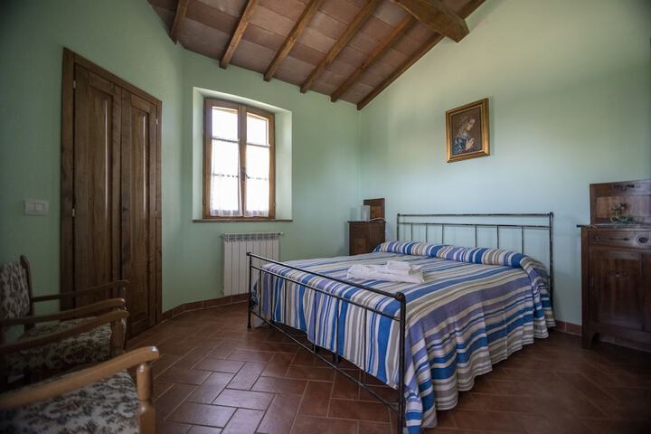 Room 8 of 37