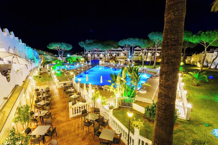 Hotel Pool