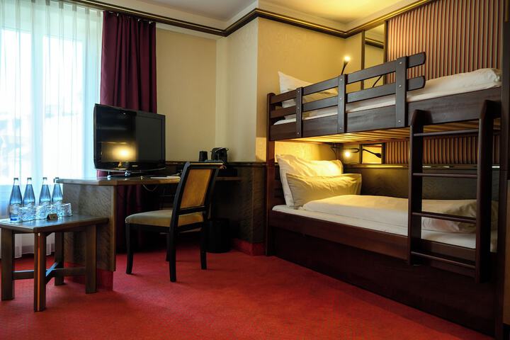 Room 52 of 146