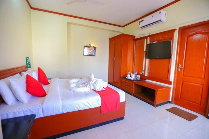 Room 6 of 16