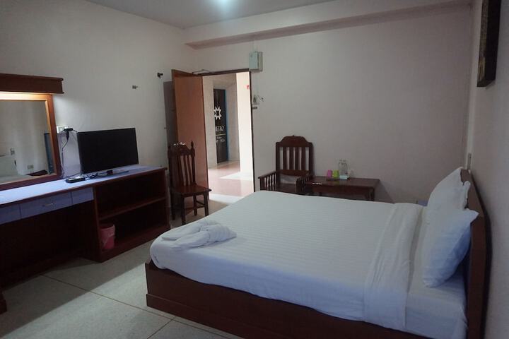 Room 32 of 50