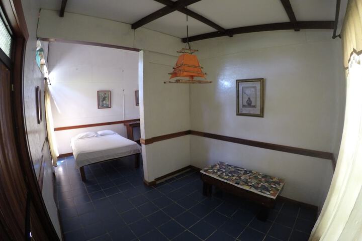 Room 8 of 31