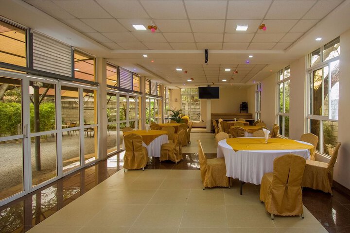 Ballroom/Hall 24 of 34